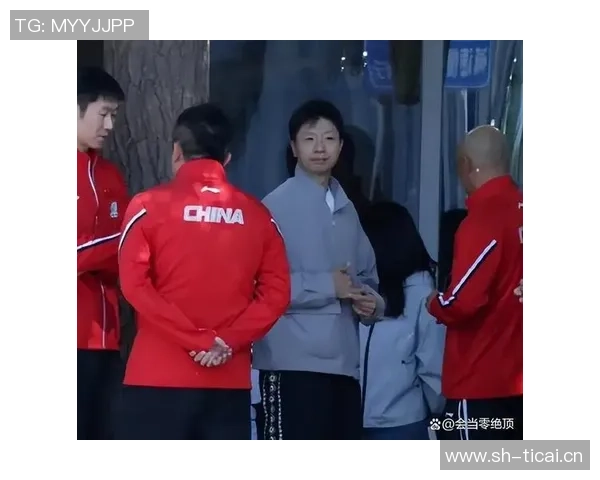 马龙与足球明星同框合影展现运动精神与友谊的完美结合